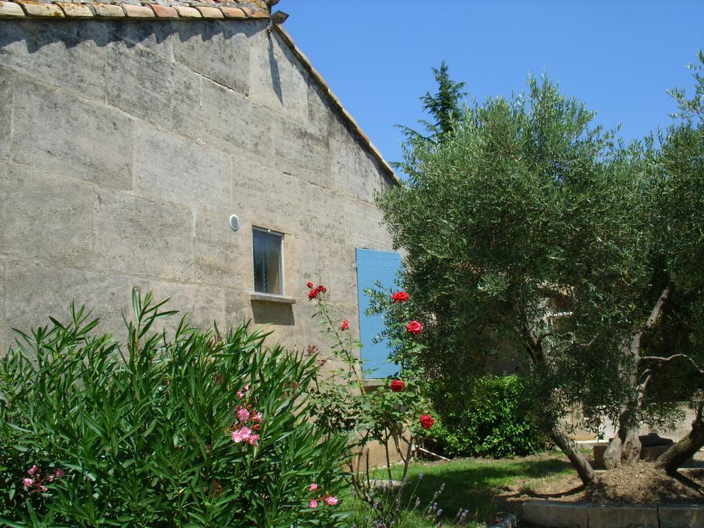 Bed and Breakfast Mas Des Collines Fontvieille Exterior foto